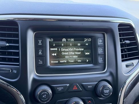 Used 2016 Jeep Grand Cherokee Laredo w/ Quick Order Package 23E AWD/4WD image 3