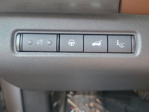 Used 2024 Nissan Pathfinder Platinum AWD/4WD image 31