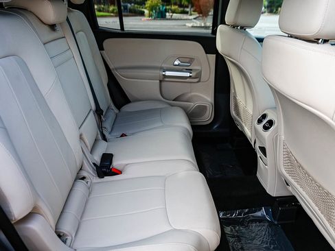 Certified 2025 Mercedes-Benz GLB 250 image 18