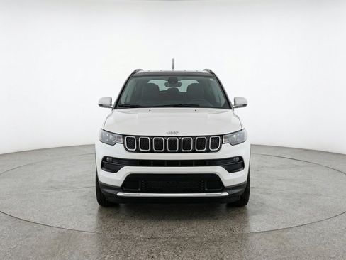 Used 2025 Jeep Compass Limited AWD/4WD image 2