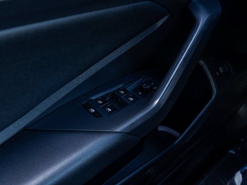 Used 2020 Volkswagen Jetta SE w/ SE Cold Weather Package FWD image 12