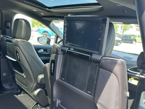New 2025 Chrysler Pacifica Limited w/ Uconnect Theater Family Group image 48