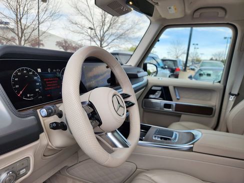 Used 2025 Mercedes-Benz G 550 image 26