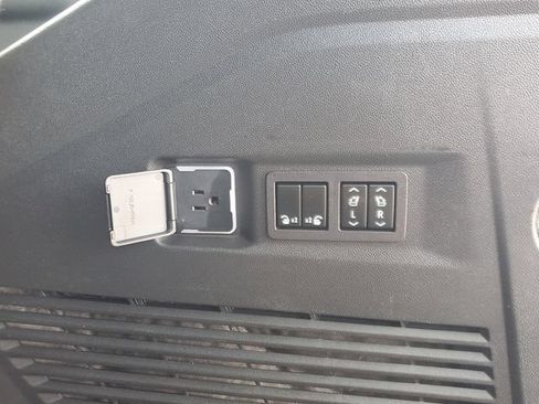 Used 2024 Chevrolet Tahoe Premier RWD image 7