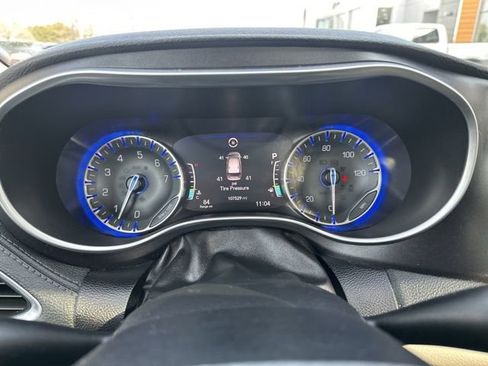 Used 2020 Chrysler Pacifica Limited FWD image 27
