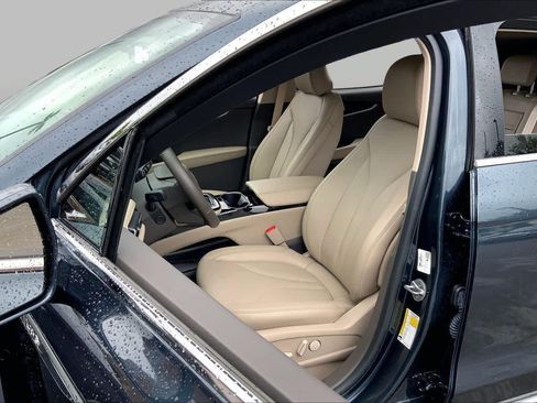 Used 2023 Lincoln Nautilus FWD w/ Premium Package image 8