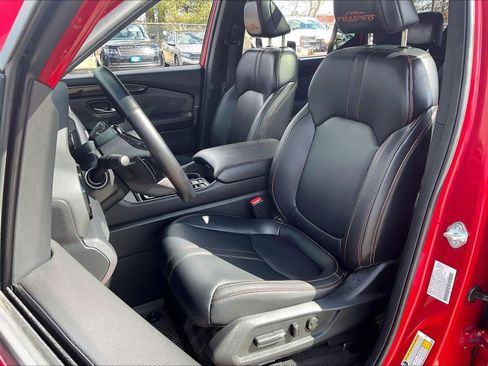 Used 2025 Honda Pilot TrailSport image 10