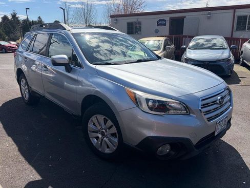 Used 2017 Subaru Outback 2.5i Premium image 2