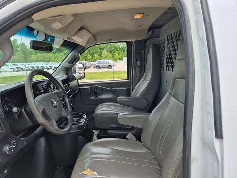 Used 2019 Chevrolet Express 2500 Extended RWD image 9