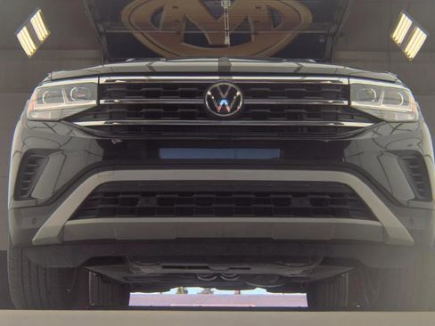 Used 2023 Volkswagen Atlas Cross Sport SE w/ Black Wheel Package FWD image 9
