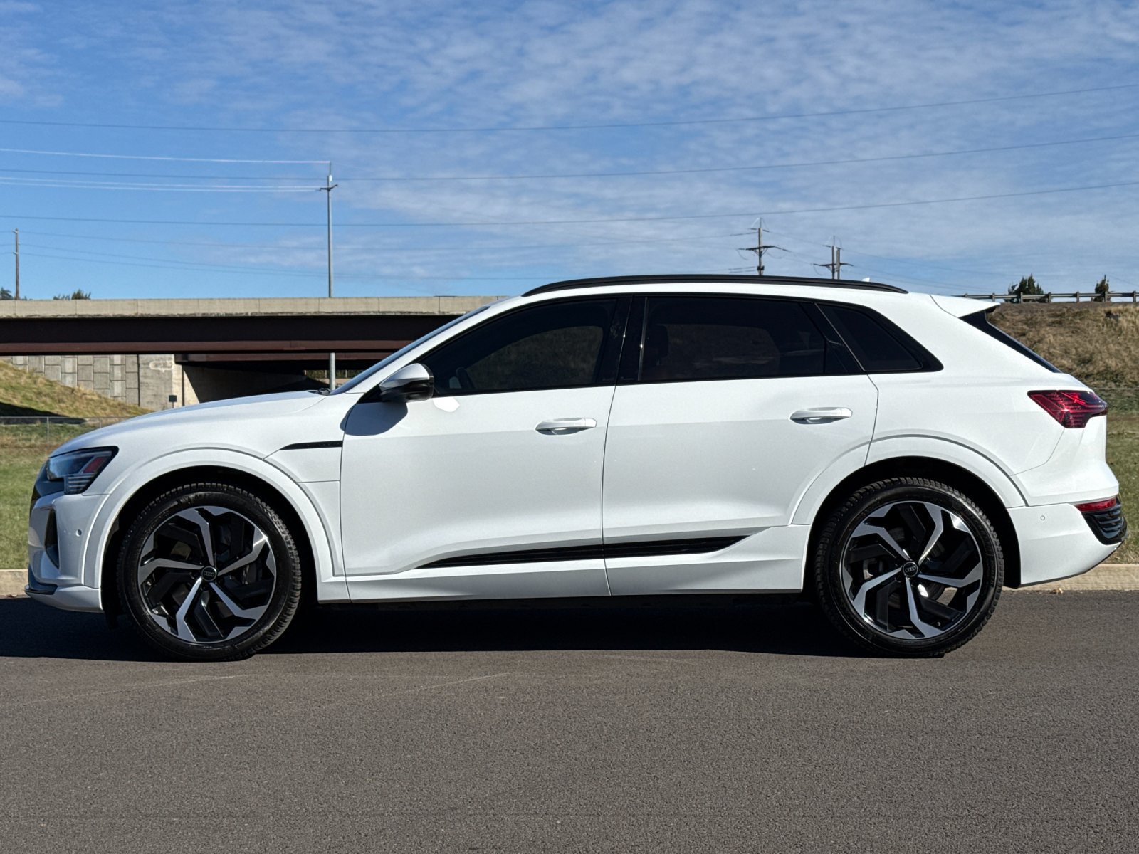 Used 2024 Audi Q8 e-tron Prestige w/ Prestige Package AWD/4WD image 6