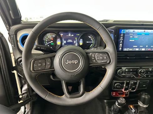 Used 2024 Jeep Wrangler Unlimited image 14