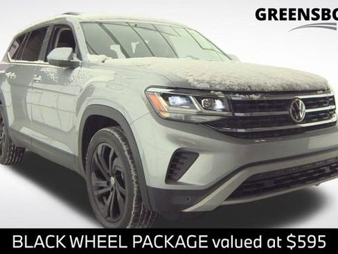 Used 2022 Volkswagen Atlas SE w/ Black Wheel Package image 1