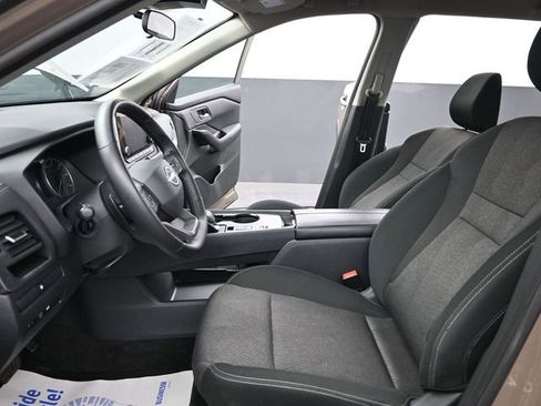 Used 2025 Nissan Rogue SV image 10