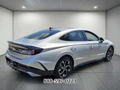 Used 2025 Hyundai Sonata SEL FWD image 5
