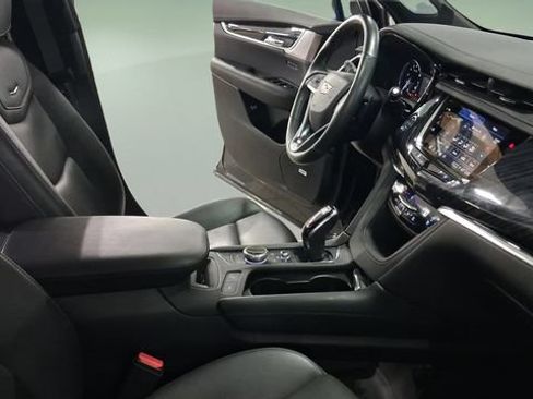 Used 2024 Cadillac XT6 Premium Luxury w/ LPO, Floor Liner Package AWD/4WD image 19