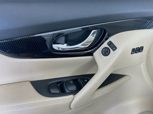 Used 2020 Nissan Rogue SL w/ Premium Package FWD image 18