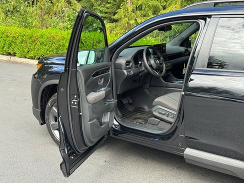 New 2026 Honda Pilot Sport image 9