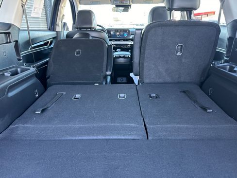 Used 2025 Kia Telluride S AWD/4WD image 17