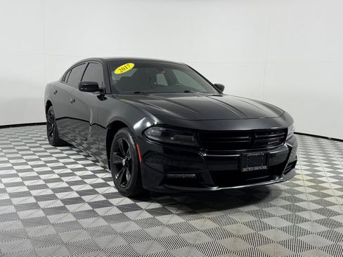 Used 2018 Dodge Charger SXT Plus RWD image 3