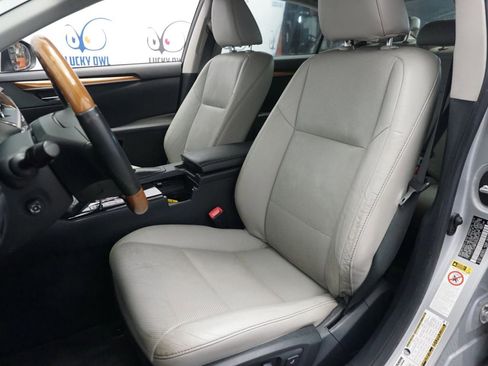 Used 2013 Lexus ES 300h image 8