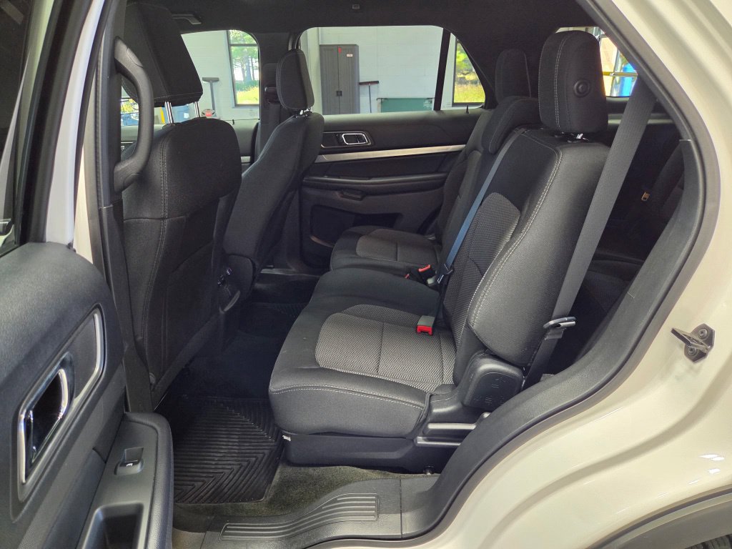 Used 2018 Ford Explorer XLT w/ XLT Technology Feature Bundle AWD/4WD image 19
