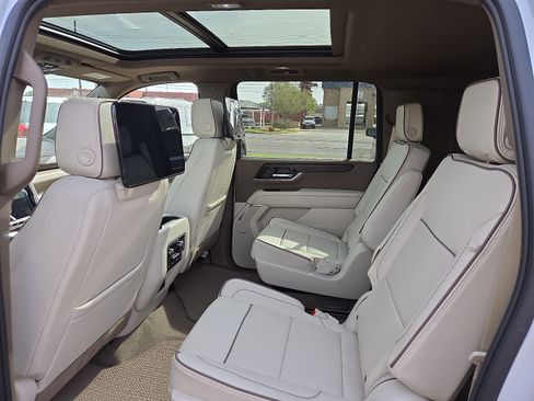 New 2026 GMC Yukon XL Denali w/ Denali Reserve Package AWD/4WD image 7