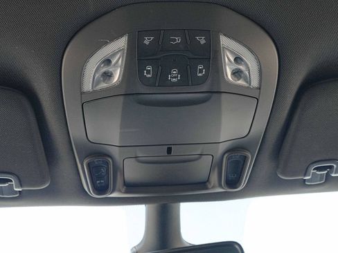 Used 2025 Chrysler Pacifica Limited FWD image 36