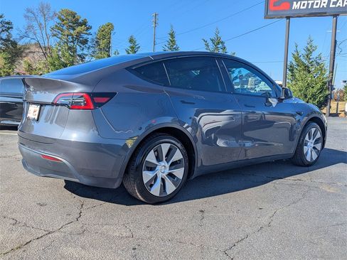 Used 2021 Tesla Model Y 2WD image 4