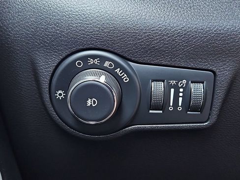 Used 2025 Jeep Compass Limited AWD/4WD image 25