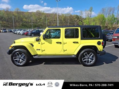 Used 2024 Jeep Wrangler Unlimited w/ Convenience Group AWD/4WD image 9