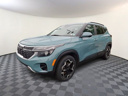 Used 2024 Kia Seltos EX AWD/4WD image 3