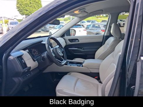 Used 2022 Nissan Pathfinder SL w/ Lighting Package (N92) AWD/4WD image 23