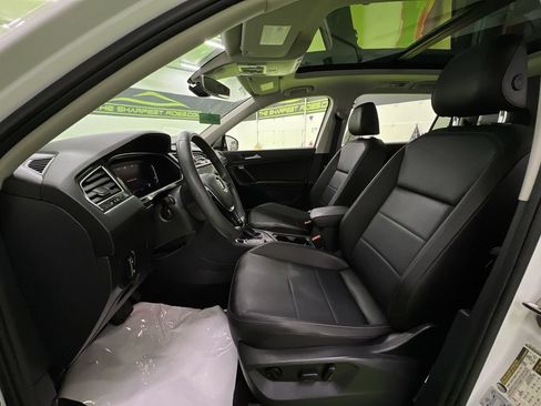 Used 2020 Volkswagen Tiguan SEL AWD/4WD image 17