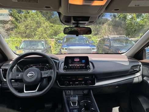 Used 2022 Nissan Rogue SV AWD/4WD image 11