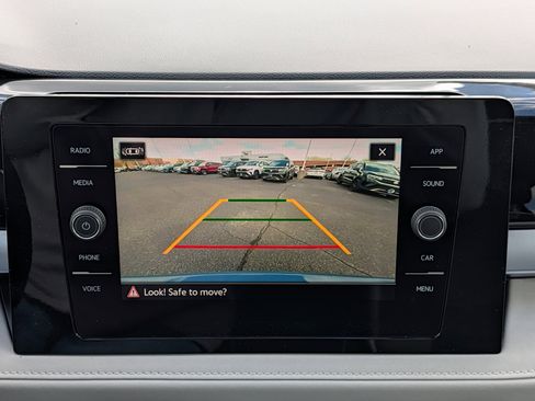 New 2026 Volkswagen Taos SE FWD image 10