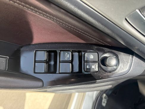 Used 2018 MAZDA MAZDA3 Touring FWD image 23