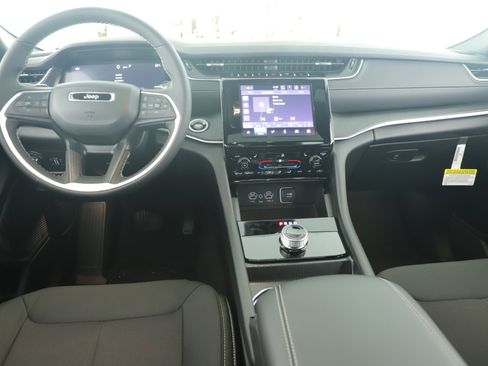 New 2025 Jeep Grand Cherokee Laredo X w/ Luxury Tech Group I image 20