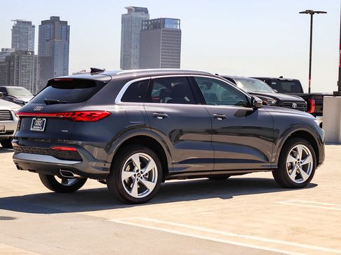 Used 2025 Audi Q5 Premium w/ Premium Plus AWD/4WD image 4