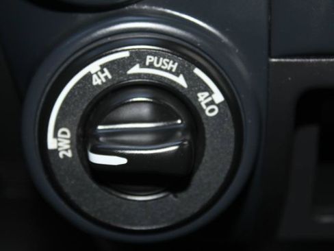 Used 2022 Nissan Titan SV AWD/4WD image 27