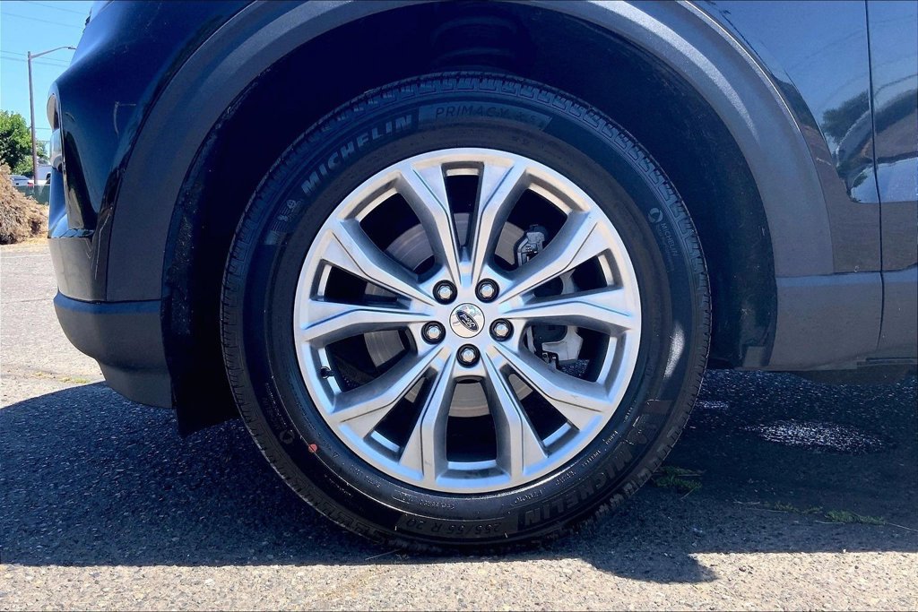 Used 2020 Ford Explorer XLT w/ Equipment Group 202A AWD/4WD image 12