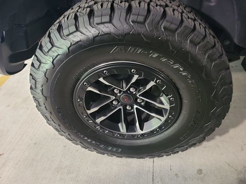 Used 2025 Jeep Wrangler Unlimited Rubicon AWD/4WD image 12