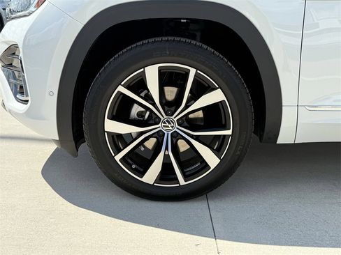 New 2026 Volkswagen Atlas SEL Premium R-Line image 9