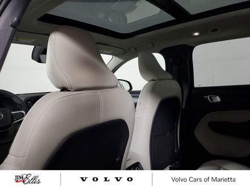 Used 2025 Volvo XC40 B5 Plus image 15