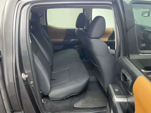 Used 2019 Toyota Tacoma SR5 AWD/4WD image 26