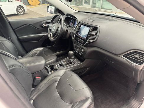 Used 2019 Jeep Cherokee Limited AWD/4WD image 16