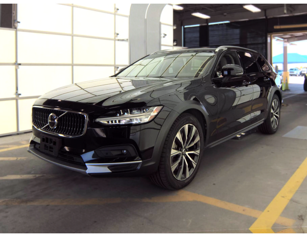 Used 2022 Volvo V90 B6 Cross Country w/ Climate Package AWD/4WD image 2