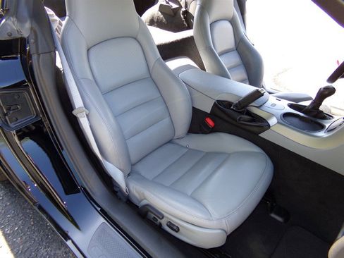 Used 2005 Chevrolet Corvette Coupe w/ Preferred Equipment Group RWD image 21