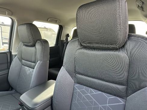 Certified 2025 Nissan Frontier SV image 28