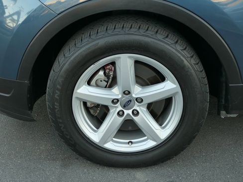 Used 2018 Ford Explorer XLT image 11